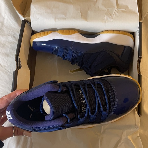 Air Jordan 11 Retro Low BG, 5Y (US woman’s 6.5) “Navy Gum” DS - Picture 4 of 13